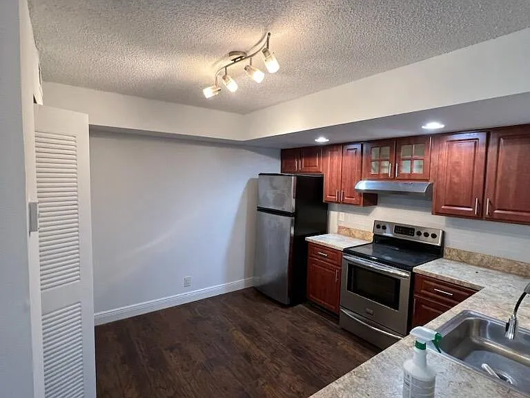5721 Riverside Dr #102B5 — Photo 2