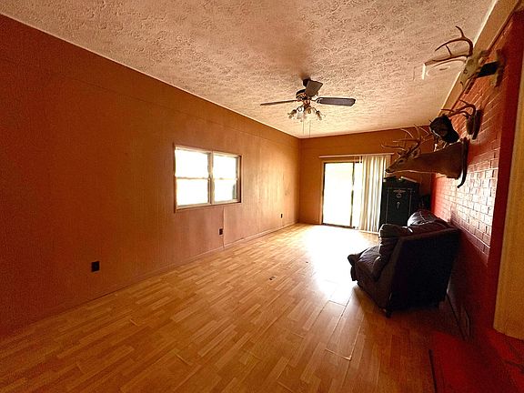 3rd image of 109 E Kennedy St