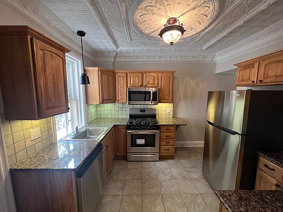 3rd image of 407 W 19th St