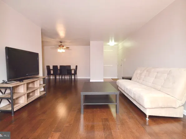 561 Florida Ave APT 103, Herndon, VA 20170