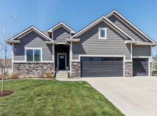 9435 Sugar Creek Dr, West Des Moines, IA 50266