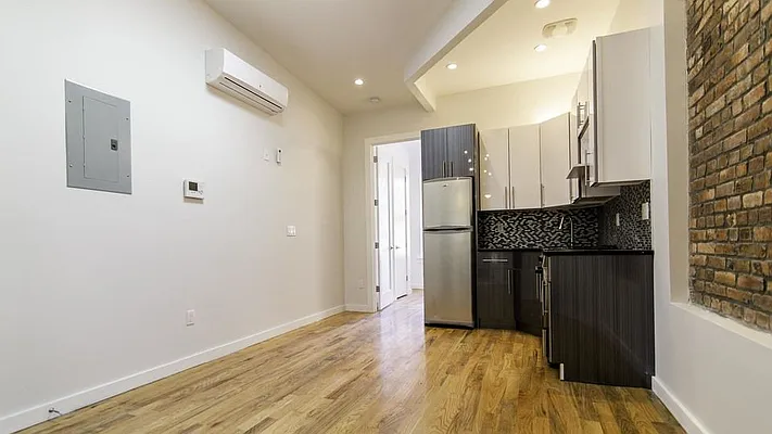 Rented by Nooklyn NYC LLC | media 11