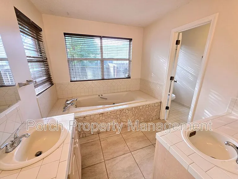 303 Shoreline Dr — Photo 24