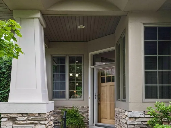 9385 Libby Ln, Eden Prairie, MN 55347