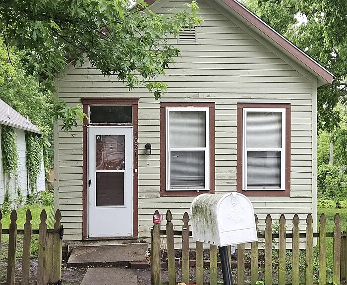 1021 Pottawatomie St — Photo 1