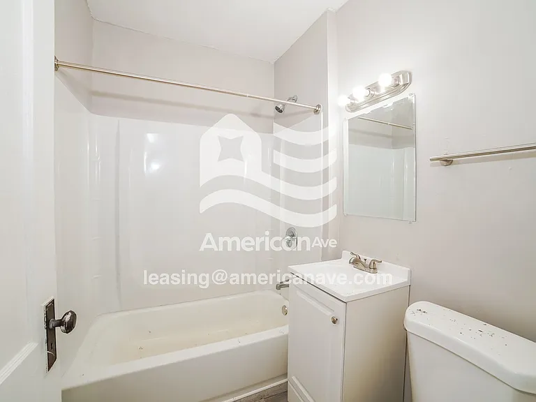 1756459_013_bathroom_14121356.jpg