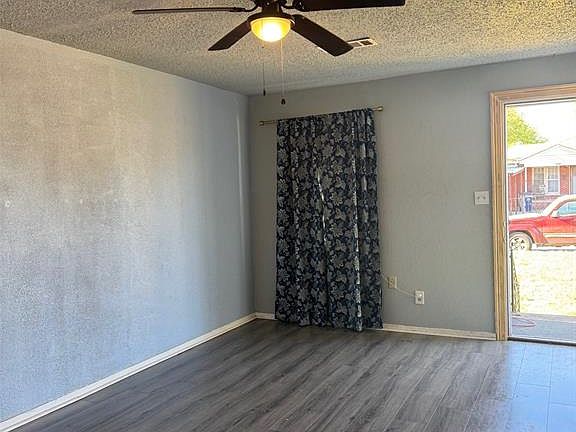 4th image of 1040 SW 49th St
