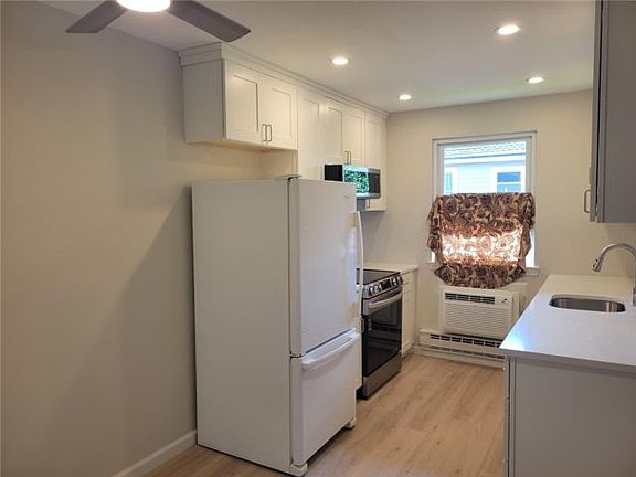 5th image of 518 Bedford Ave #518