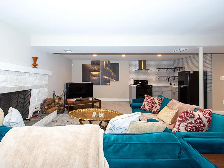 11 Arthur Dr W — Photo 7