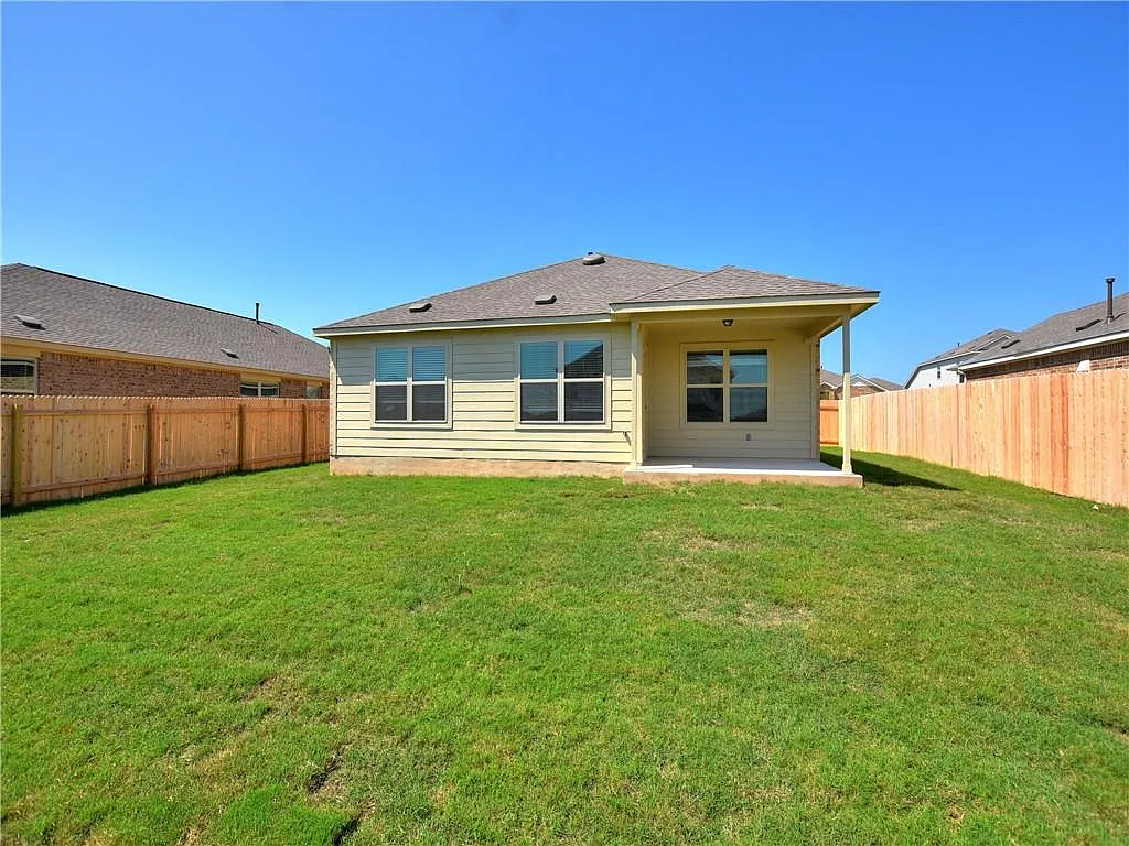 3 bed, 2.0 bath, 1312 sqft, $1,995 — Photo 2