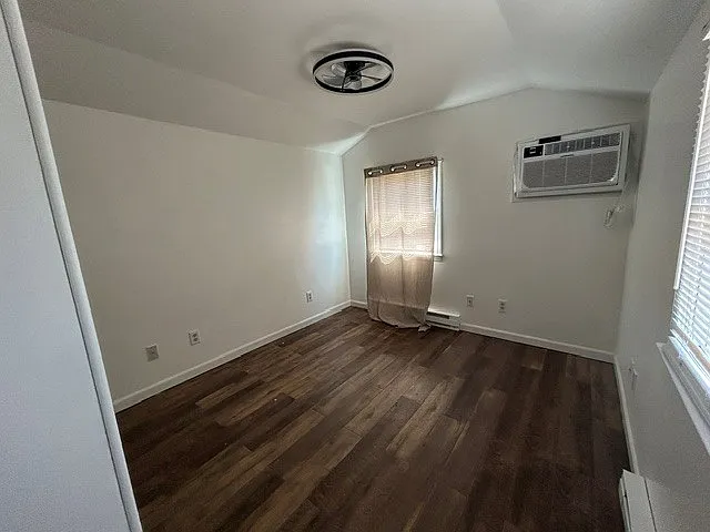 218 Buchanan Ave — Photo 3