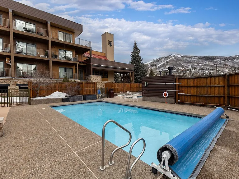 2200 Apres Ski Way #2-ID1564307P — Photo 31