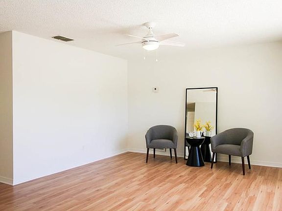 3rd image of 1398 E Normandy Blvd