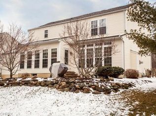 5165 Crown Pointe Dr, Medina, OH 44256