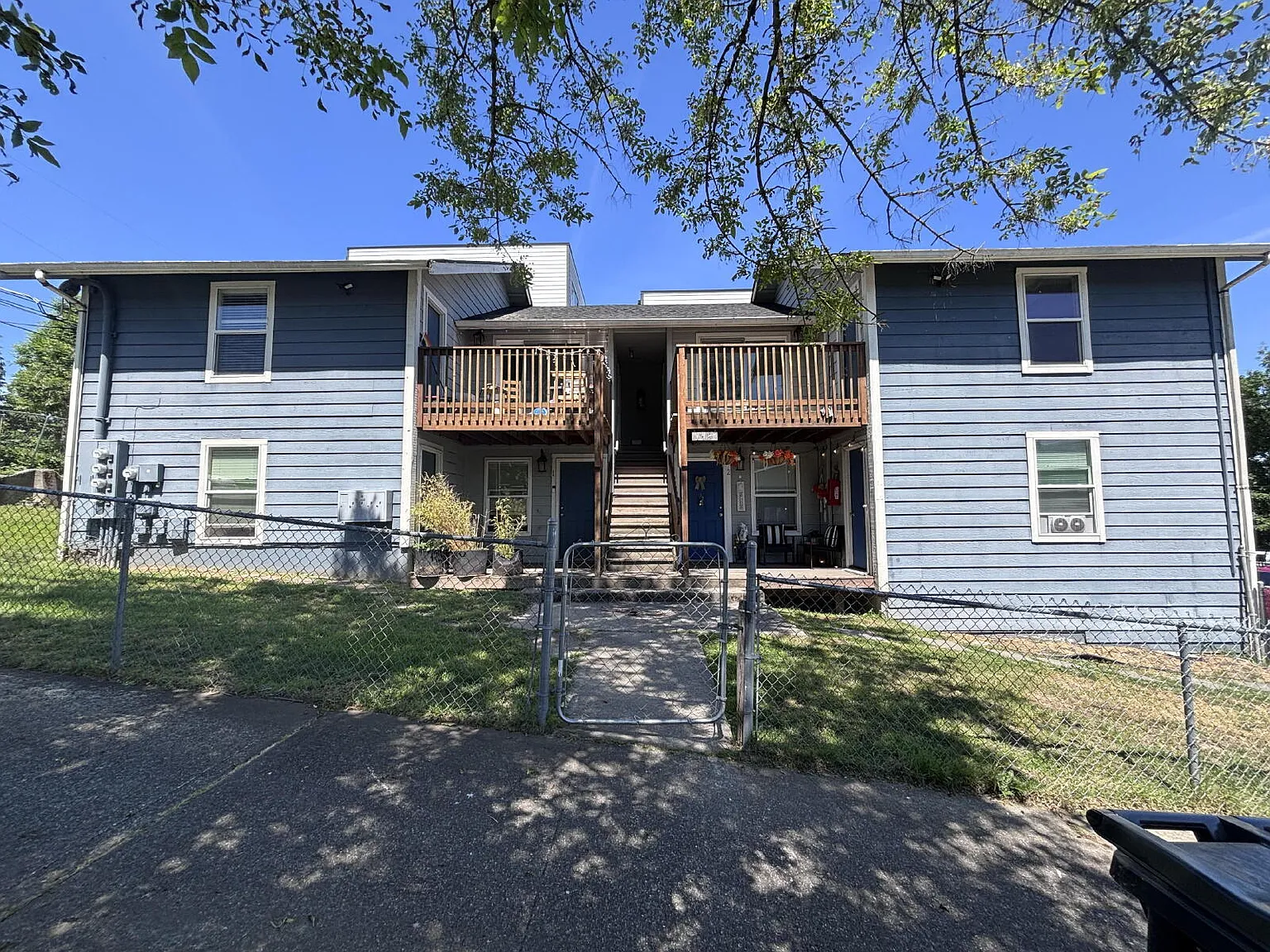 2 bed, 1.0 bath, 800 sqft, $1,675 — Photo 2
