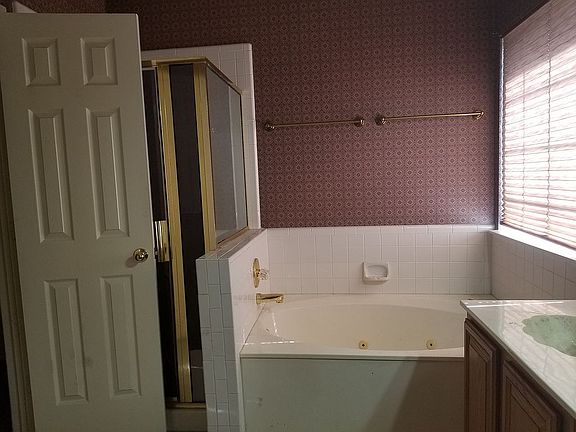 2nd image of 821 Bellflower Dr