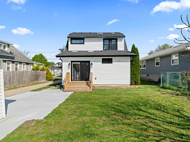 20 E Oakland Ave E — Photo 28