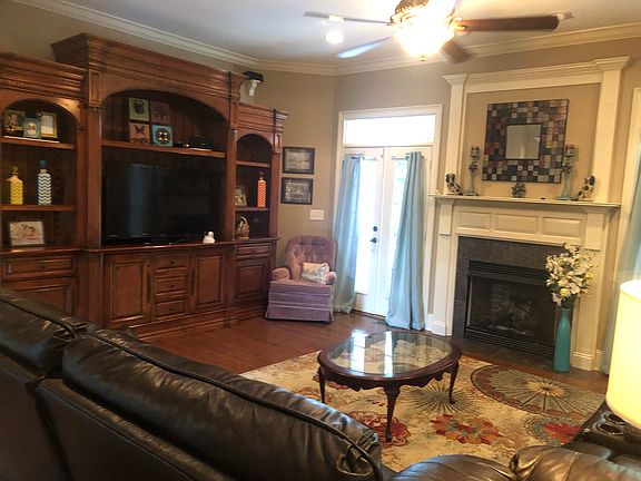 2nd image of 554 Leatha Ln NW