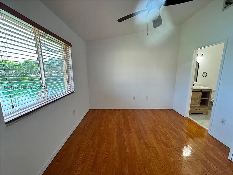 3415 NE 9th Dr #202 — Photo 8