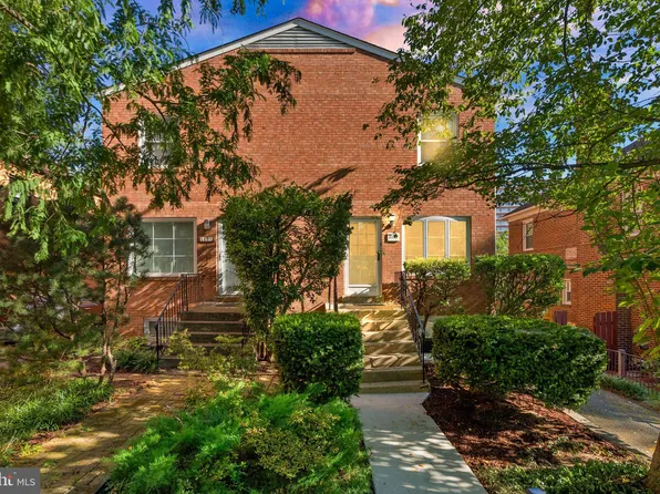 1119 16th St S, Arlington, VA 22202