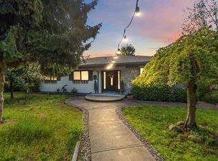 140 8th Ave E, New Westminster, BC V3L 4J7