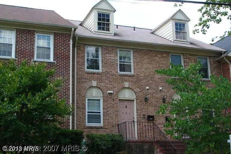 1st image of 121 Great Falls St