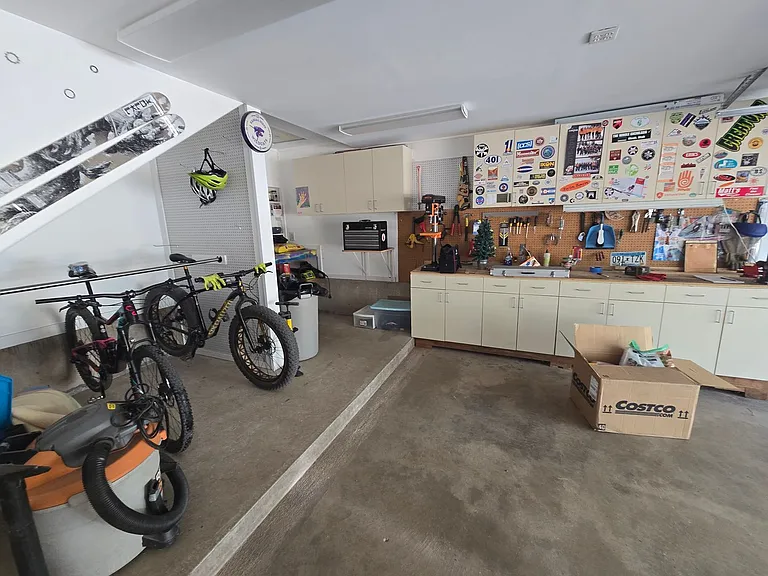2792 Lee Hill Dr — Photo 32