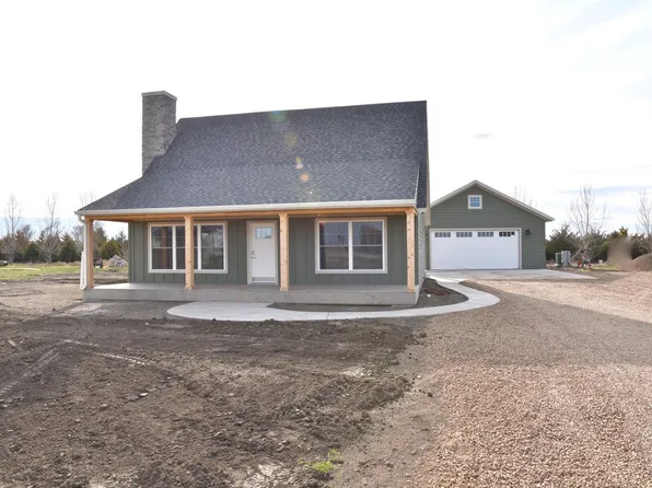 109 Castaway Loop, Pierre, SD 57501