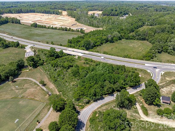 2nd image of 1599 Bethpage Rd