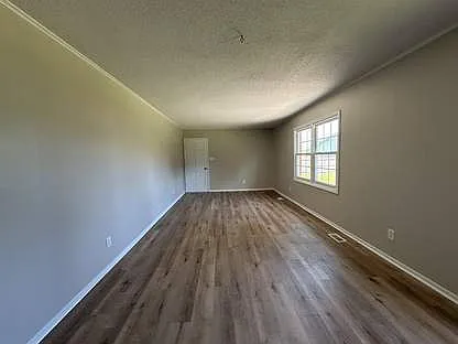 910 Winchester Rd — Photo 5
