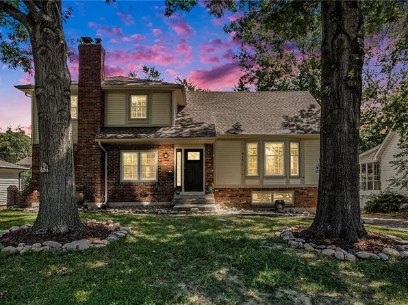 9721 Woodson Dr, Overland Park, KS 66207