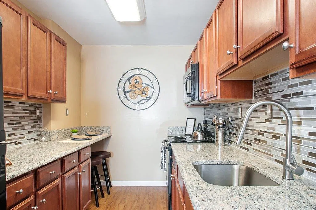 Montgomery Manor Apartments & Townhomes — Photo 1