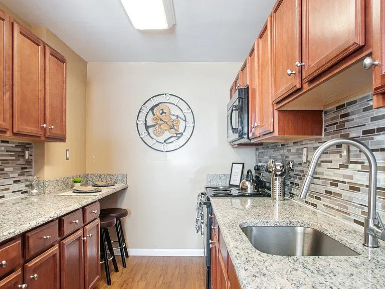 Montgomery Manor Apartments & Townhomes — Photo 1