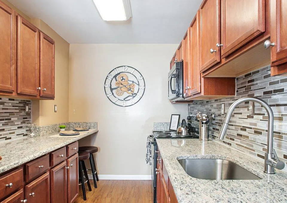 Montgomery Manor Apartments & Townhomes