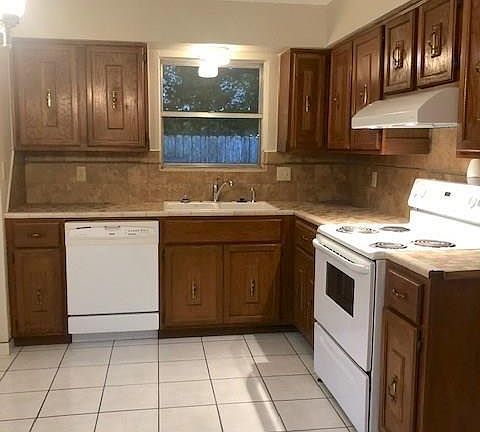 2nd image of 2326 W Arbor St
