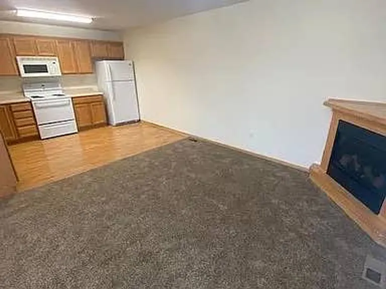 1235 SE Village View Ln — Photo 6