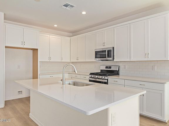 4th image of 18602 W HONEYSUCKLE Drive