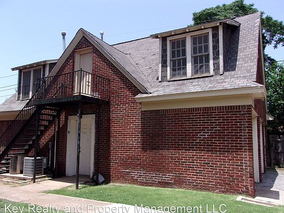 2nd image of 701 NE 15th St APT 9