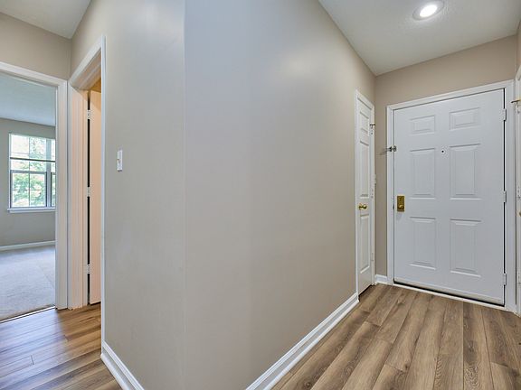 4th image of 20285 Beechwood Ter Unit 302
