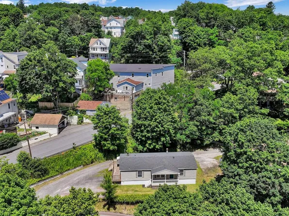305 Pennsylvania Ave, Shenandoah, PA 17976