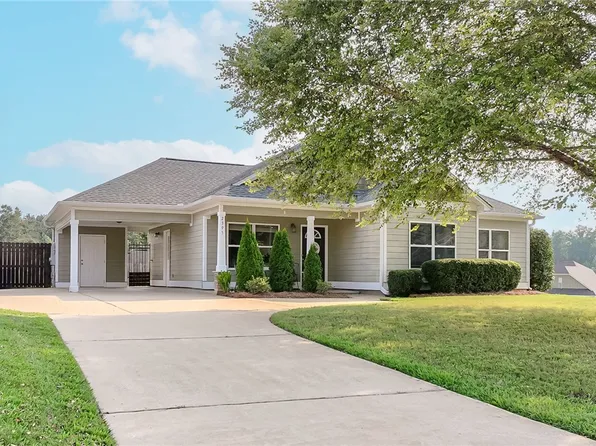 2395 Waterstone Cir, Auburn, AL 36832