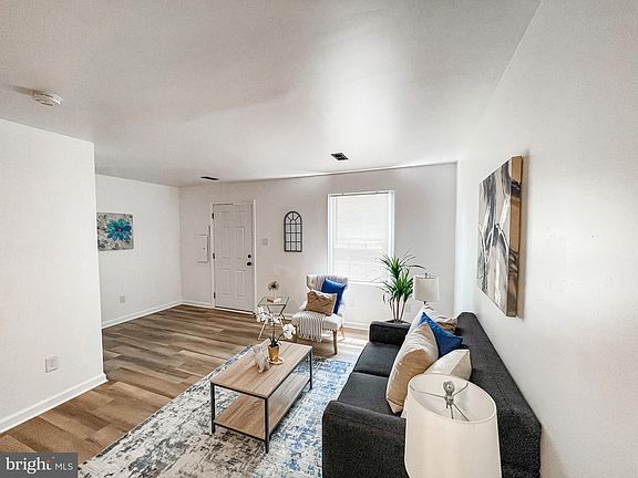 5th image of 1103 Van Buren Way