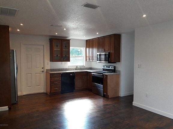 5th image of 4555 Browning Ave