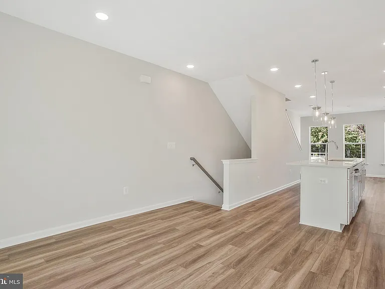 244 Mainstream Dr — Photo 6