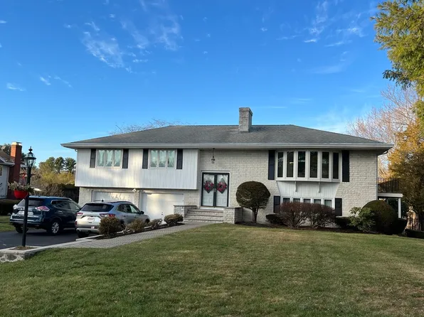 3 Indian Rock Dr, Saugus, MA 01906