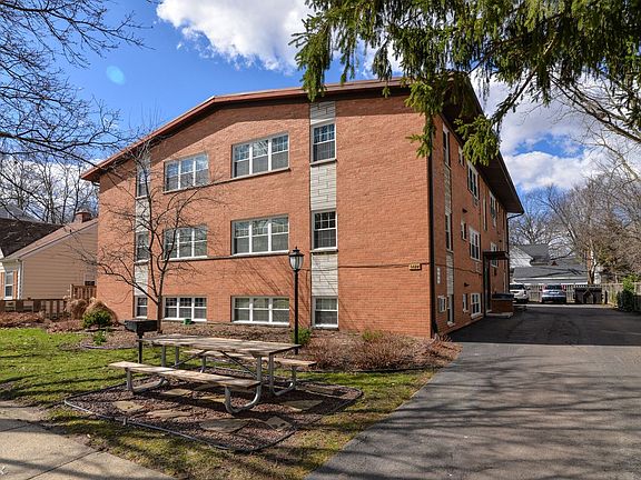 2nd image of 1424 Golden Ave
