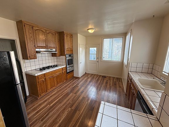 4th image of 606 Miller Ave