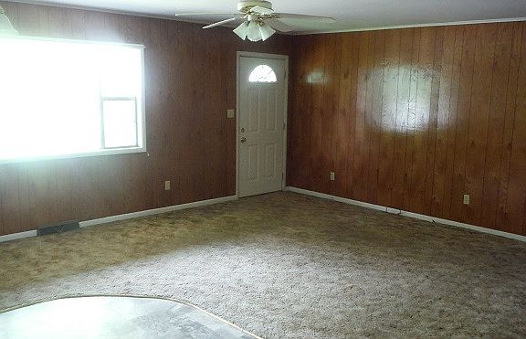 4th image of 1202 Oak St