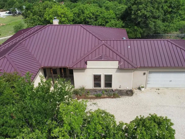 112 Silver Leaf Dr, Bowie, TX 76270