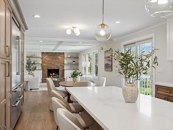 2nd image of 33 Hampton Rd